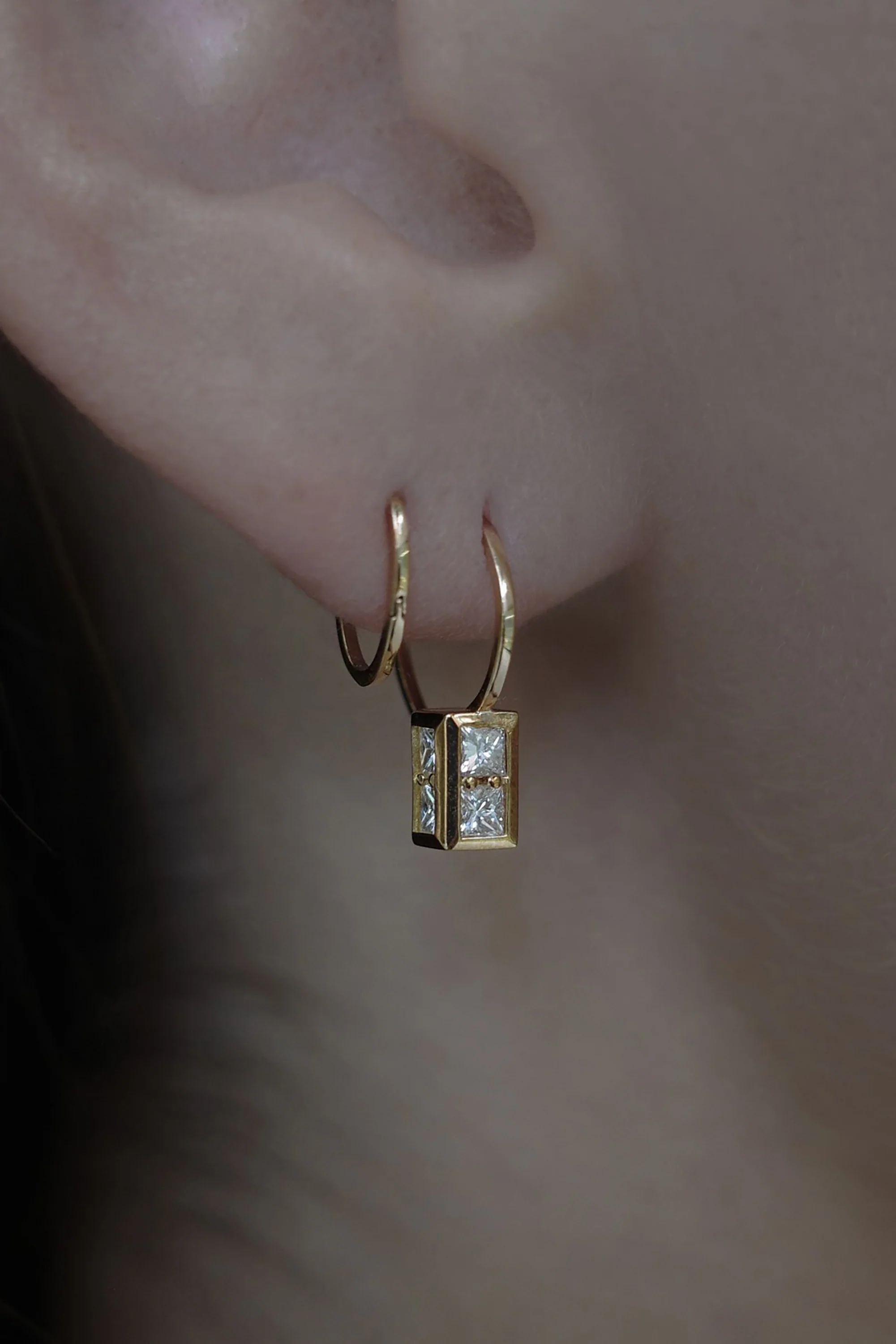Gold Form Earring 10(01) - Image 6
