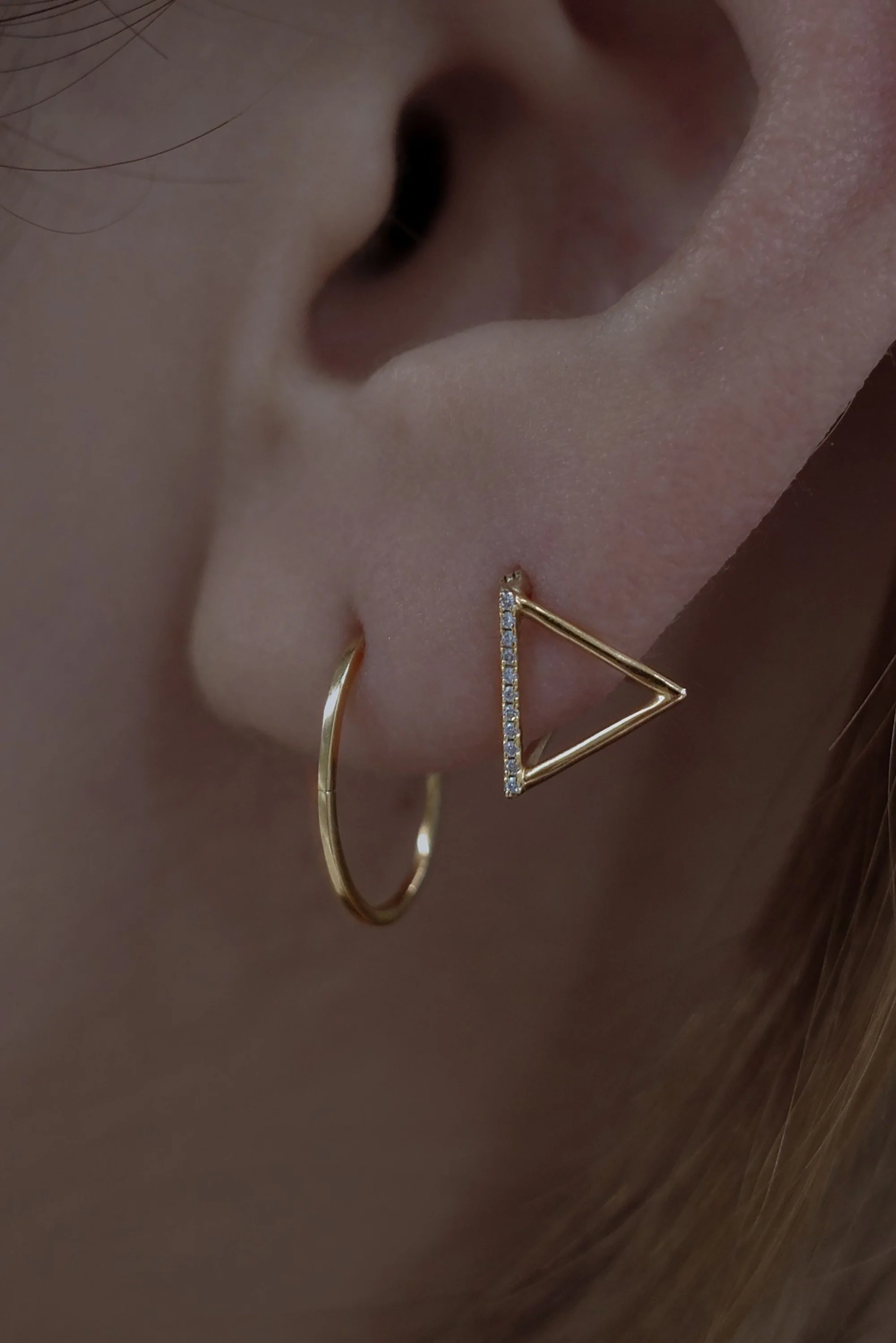 Gold Form Earring 15(01) - Image 3