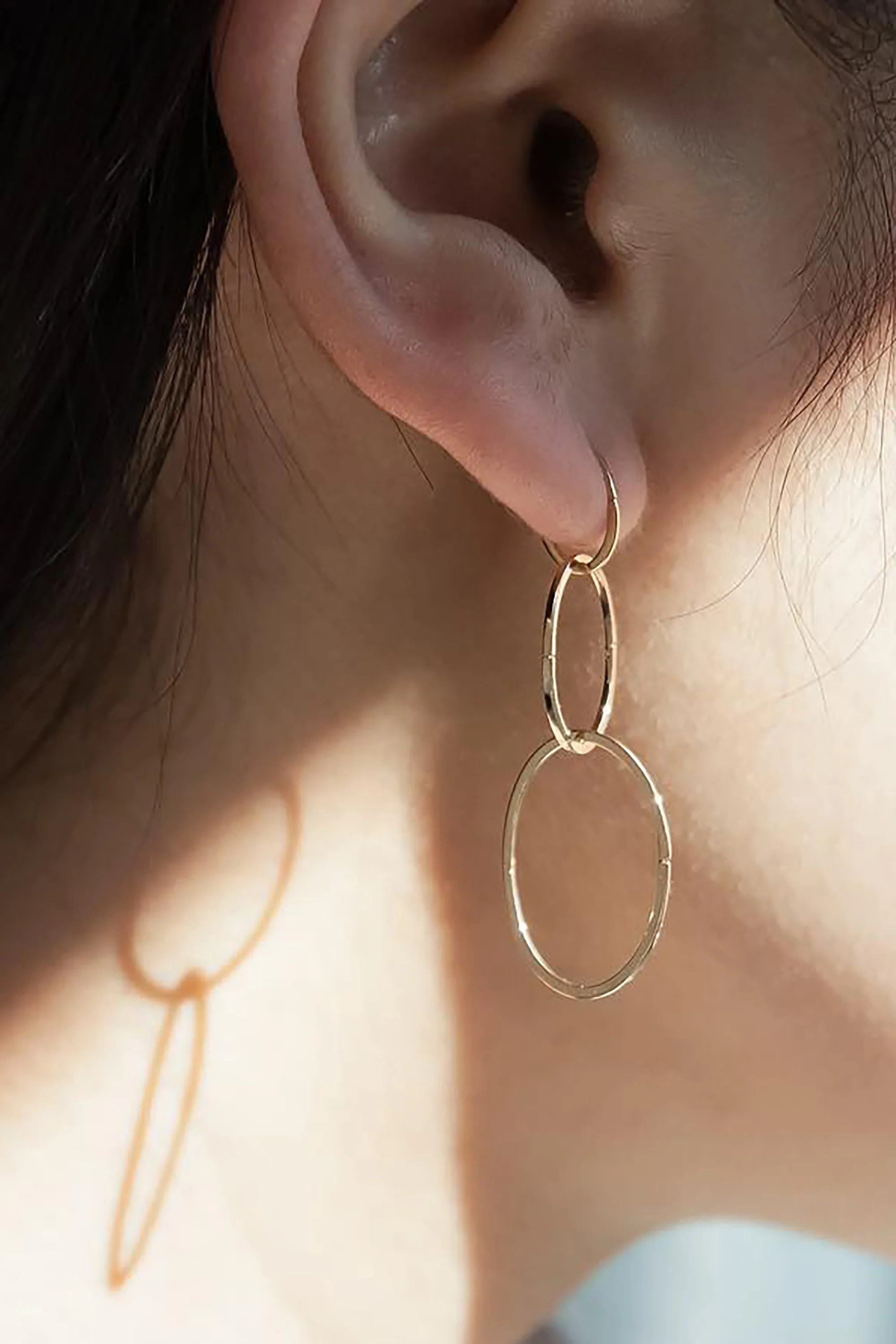 Gold Form Earring 15(01) - Image 5