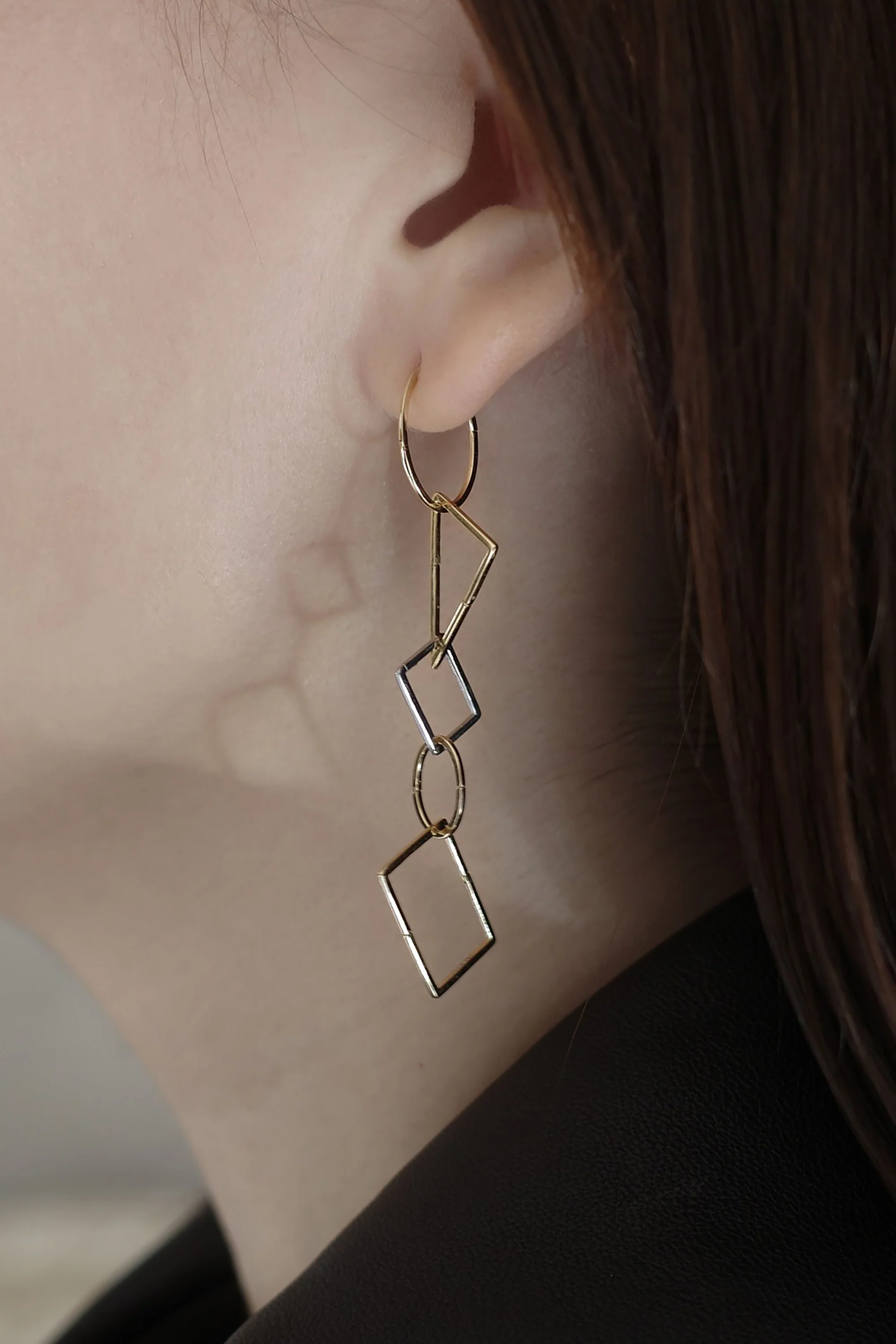 Gold Form Earring 15(01) - Image 6