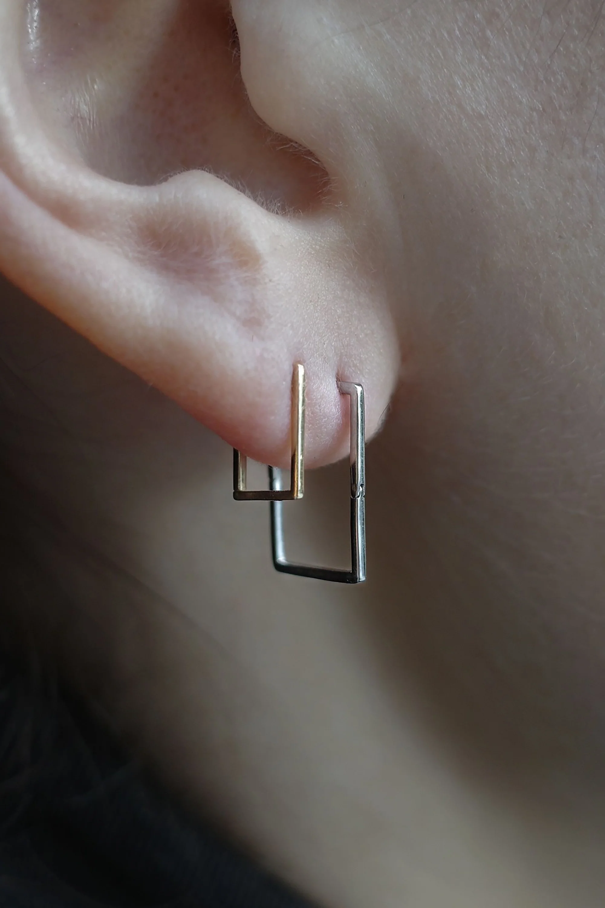 Gold Form Earring 10(02) - Image 4