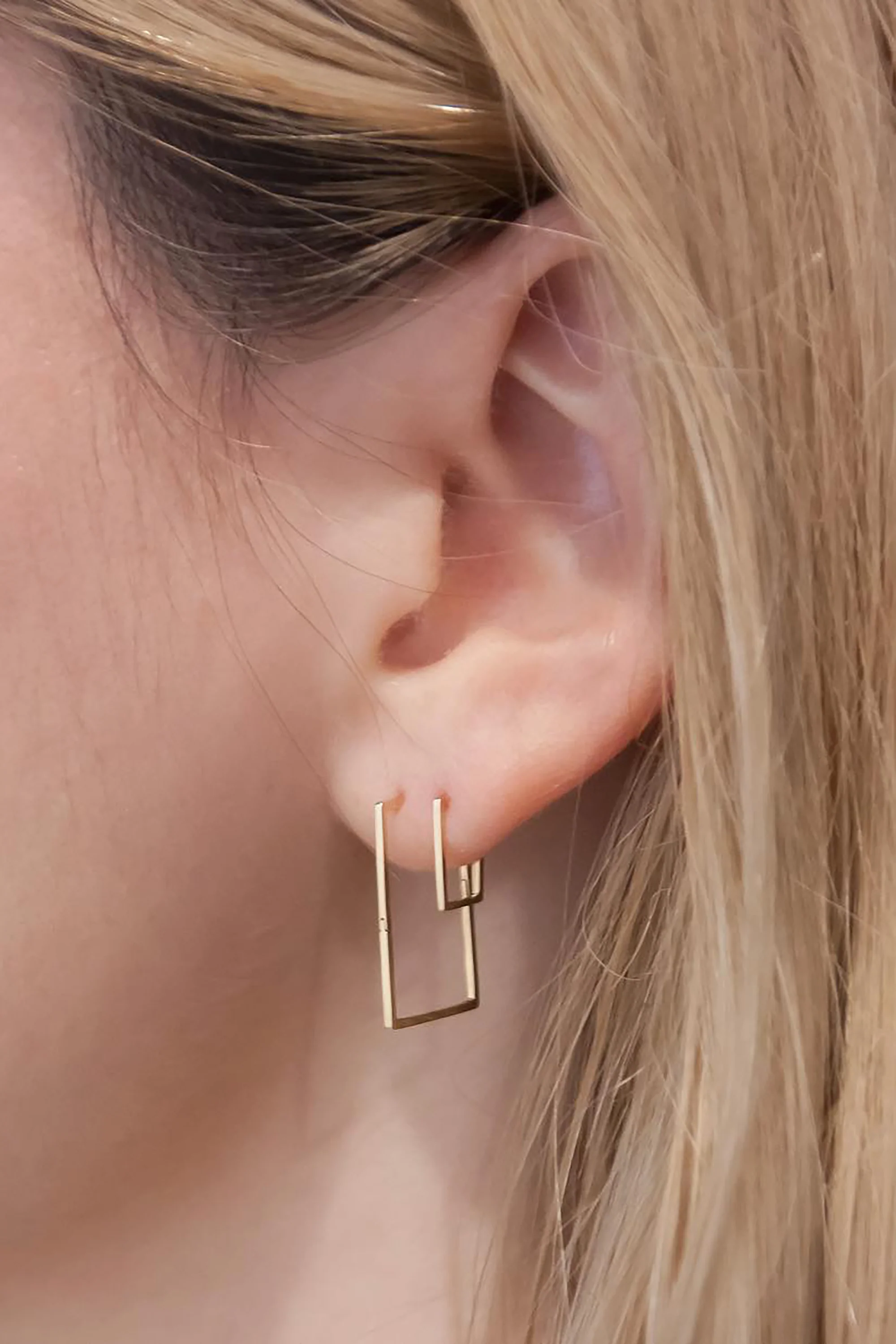 Gold Form Earring 20(02) - Image 4