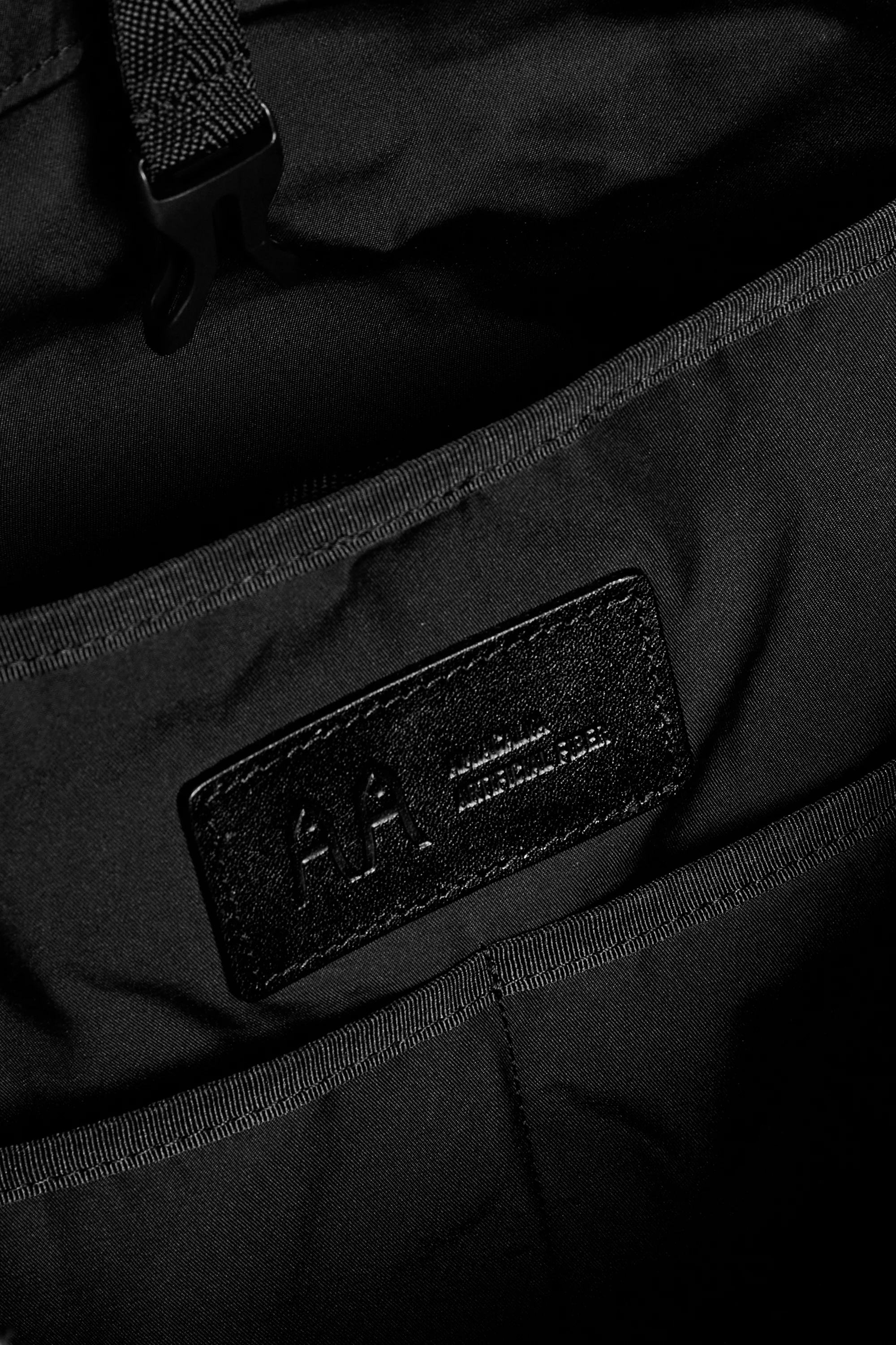 Gabardine Helmetbag - Image 11
