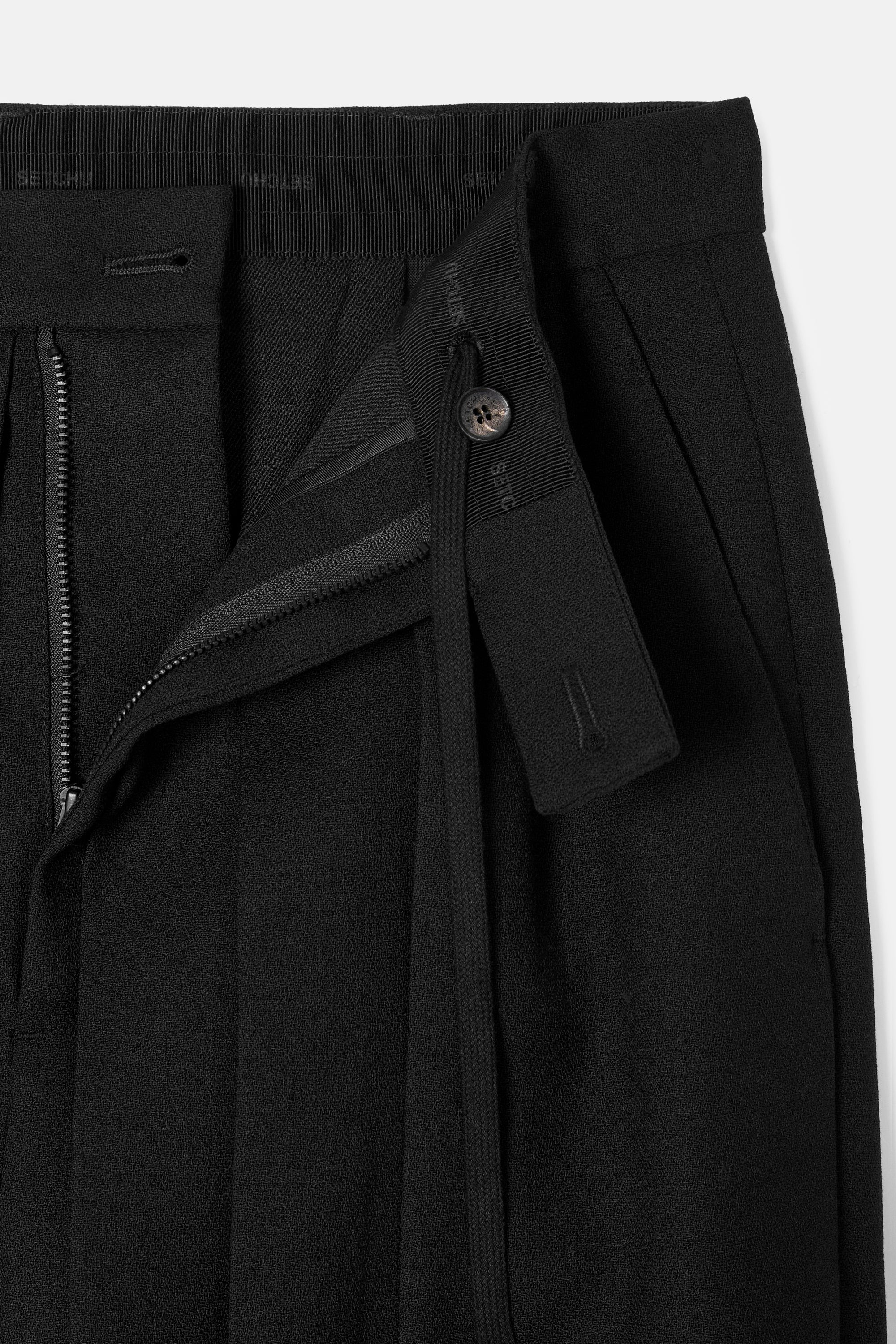 Medium Black Hakama Pants Matte & Shiny - Image 3